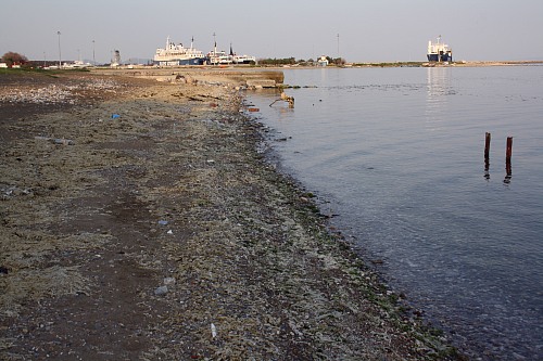 Alexandroupoli (GREECE): Waste at beach close to the harbour of Alexandroupoli